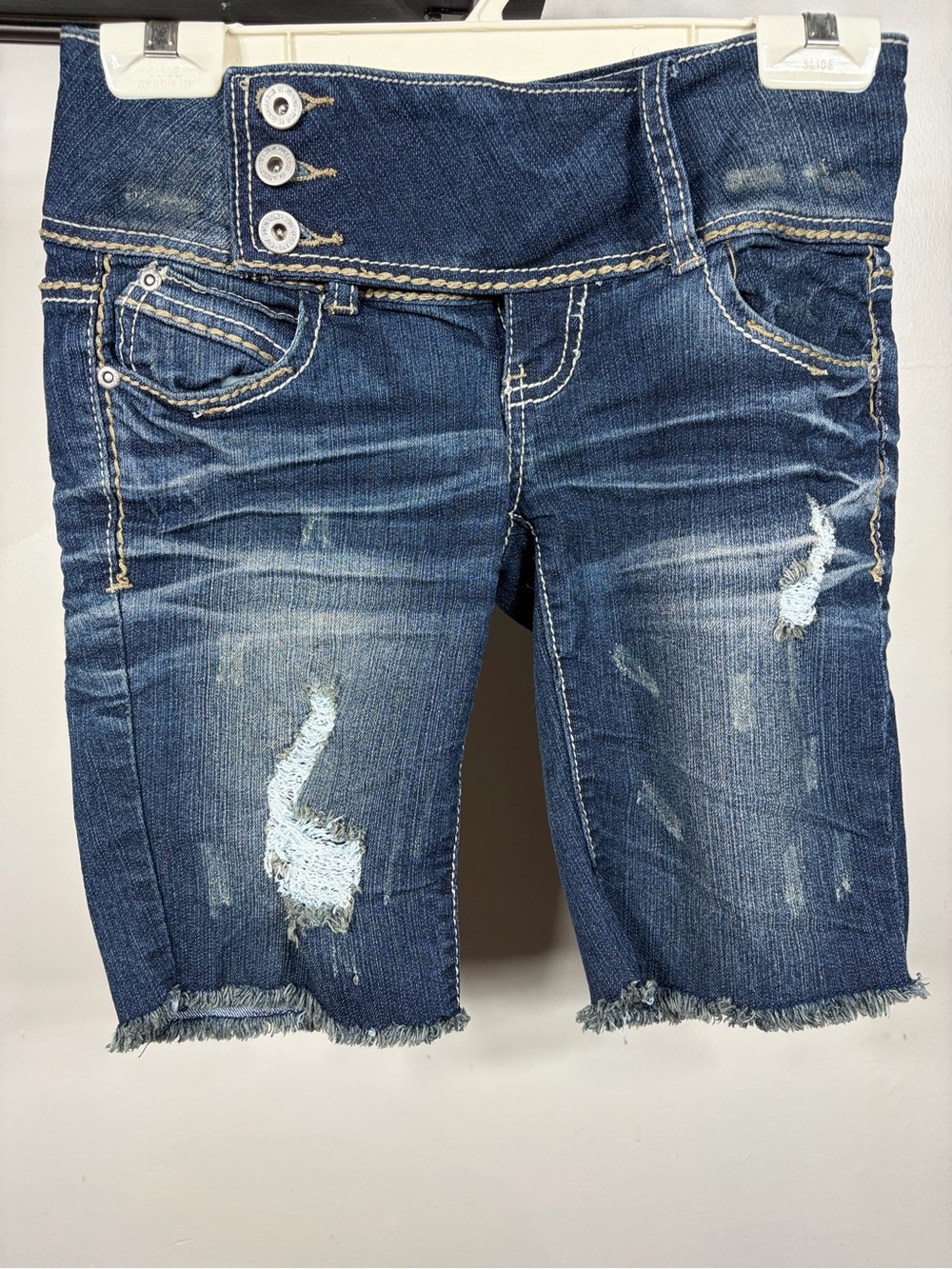 Rue21 High Waisted Distressed Denim Shorts Y2K Dark Wash 3 Button Cut Off